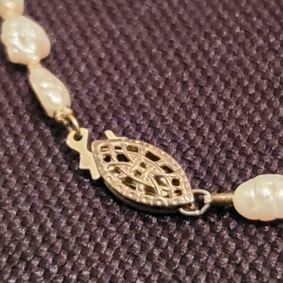 Vintage Sterling Silver and Freshwater Pearl Bracelet - Picture 3 of 10